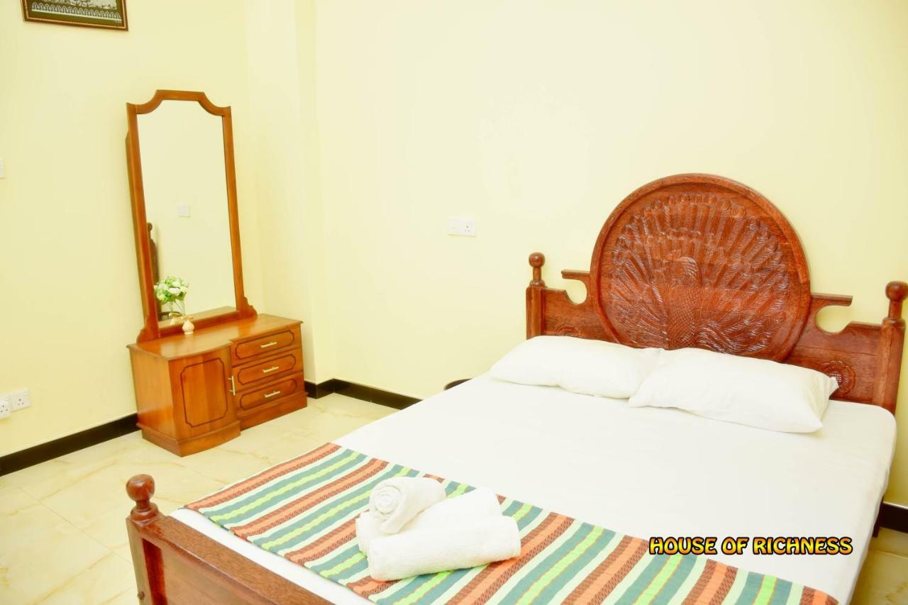 House Of Richness Hotel Негомбо Екстериор снимка
