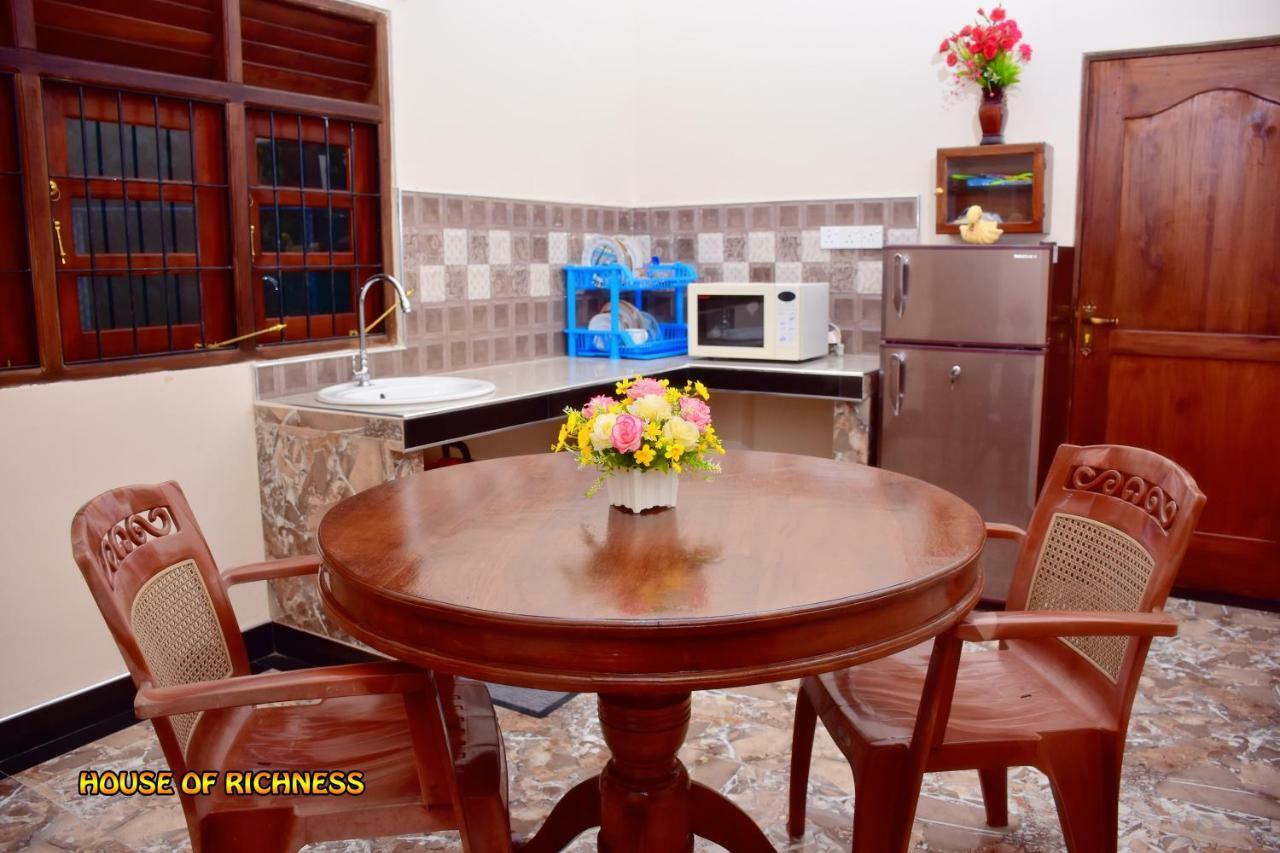 House Of Richness Hotel Негомбо Екстериор снимка